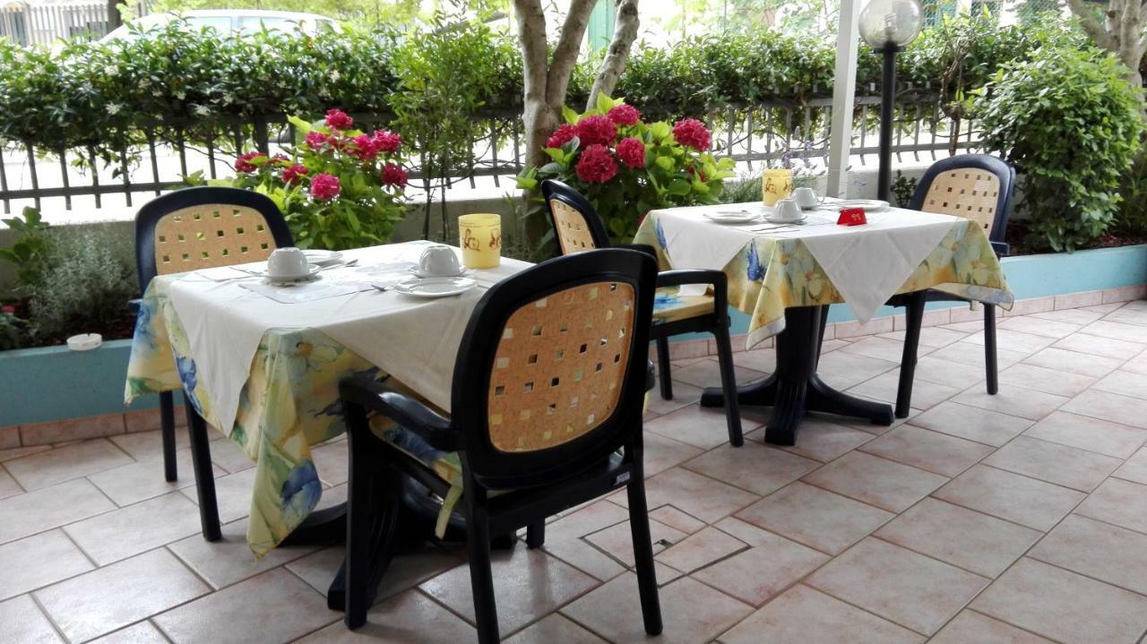 Albergo Elena Garni Caorle Ngoại thất bức ảnh